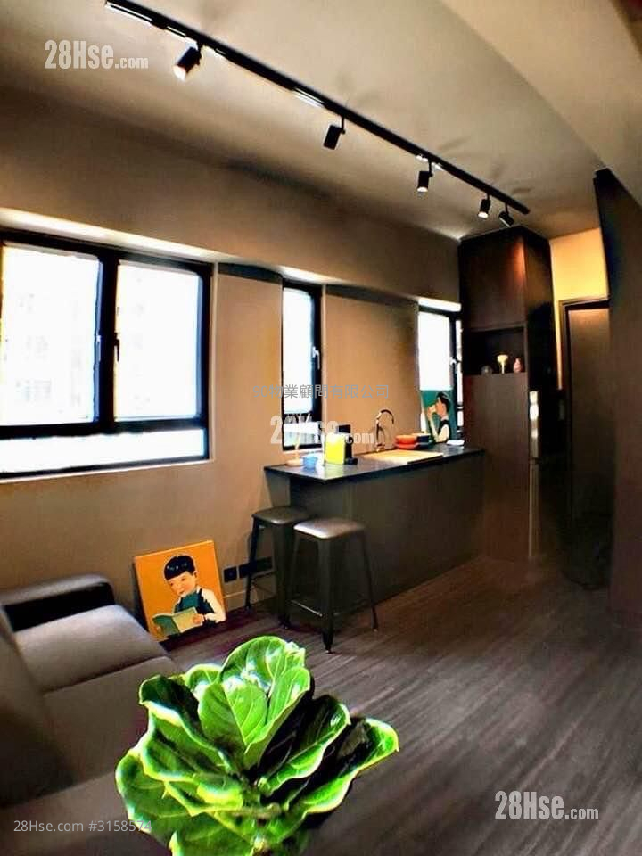 锐兴楼 售盘 245 平方尺 ( 22.8 平方米 )