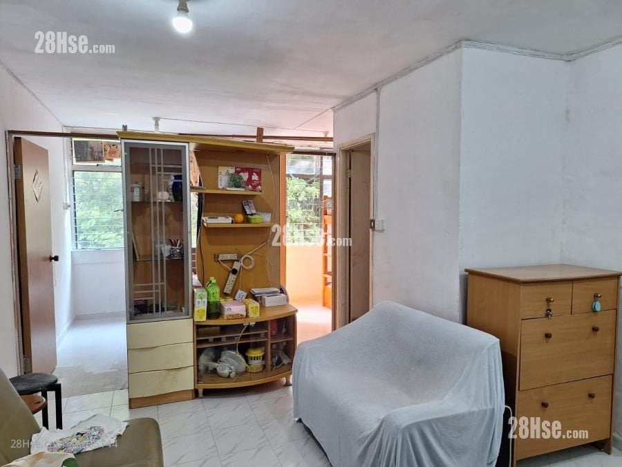 Tak Nga Court Sell 2 Bedrooms , 1 Bathroom 379 ft² ( 35.2 m² )