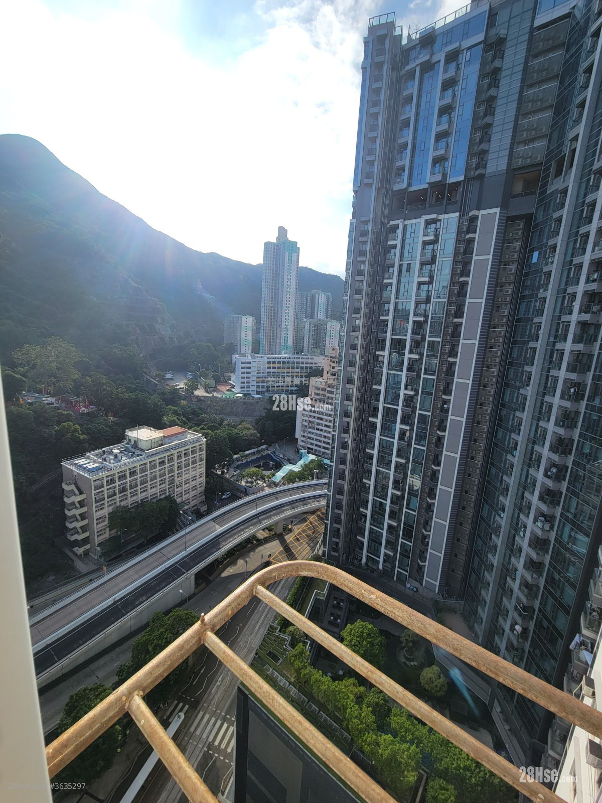 Shaukiwan Centre Sell 2 Bedrooms , 1 Bathroom 306 ft² ( 28.4 m² )