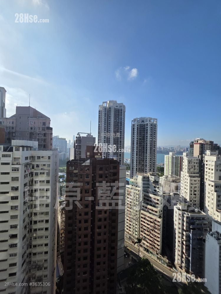 Dragon Court Sell 3 Bedrooms , 2 Bathrooms 857 ft² ( 79.6 m² )