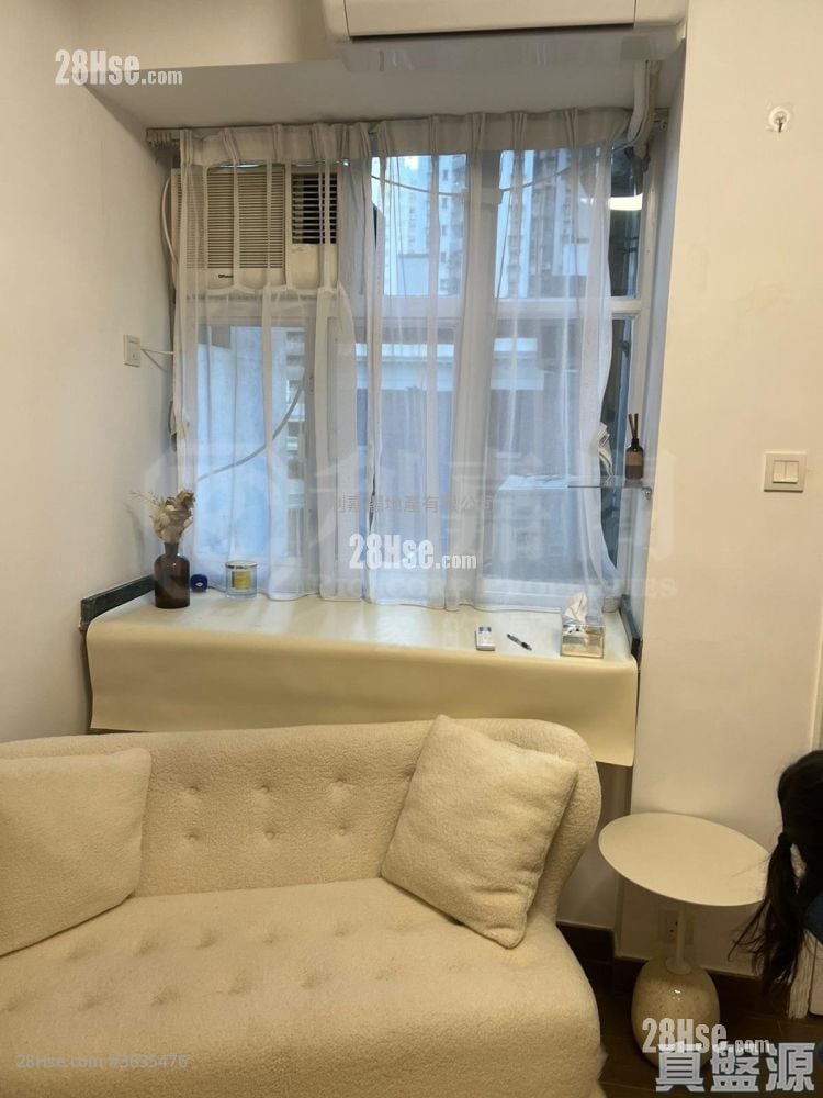 Woodland Court Sell 1 Bedroom , 1 Bathroom 364 ft² ( 33.8 m² )