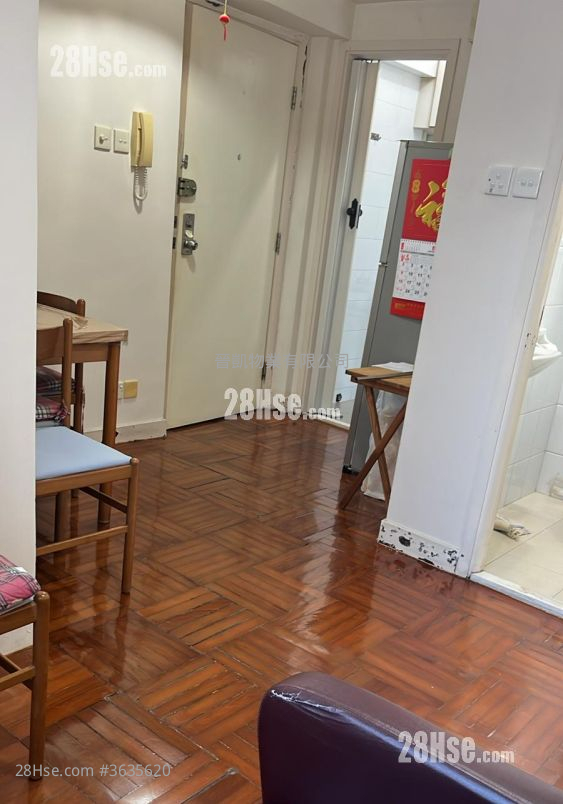 Shaukiwan Centre Sell 2 Bedrooms , 1 Bathroom 306 ft² ( 28.4 m² )