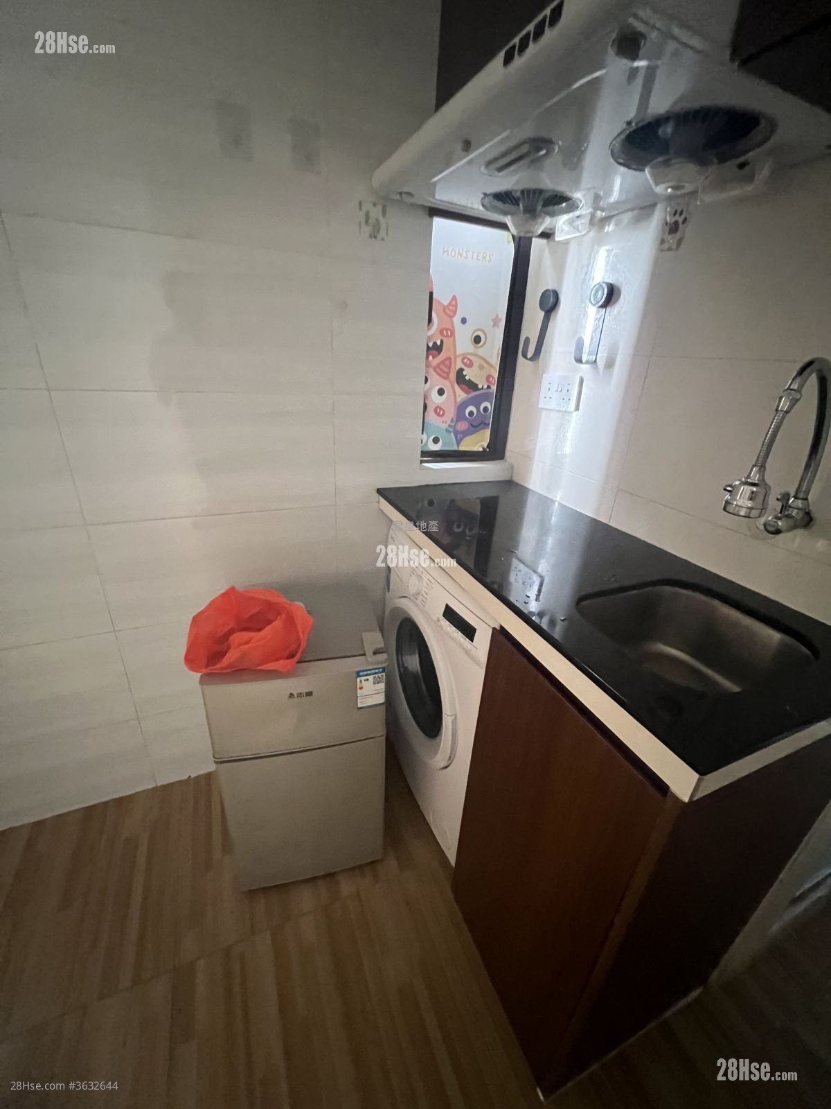 Bute Street Building Rental Studio , 1 Bathroom 125 ft² ( 11.6 m² )