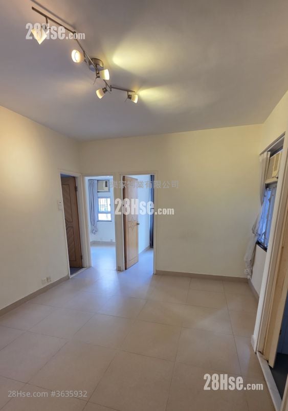 Chong Yip Centre Rental 2 Bedrooms , 1 Bathroom 417 ft² ( 38.7 m² )