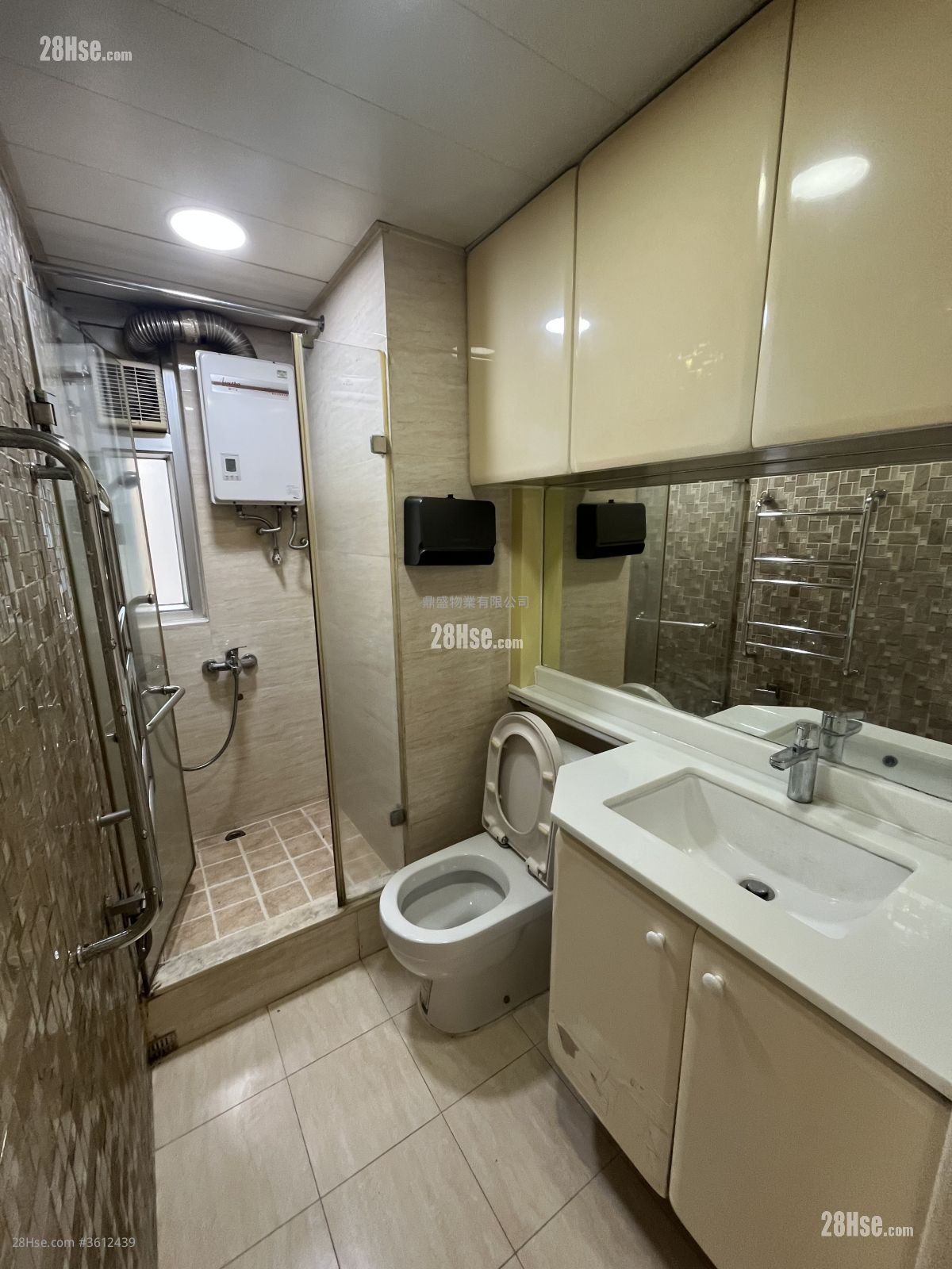 Hollywood Court Rental 2 Bedrooms , 1 Bathroom 432 ft² ( 40.1 m² )