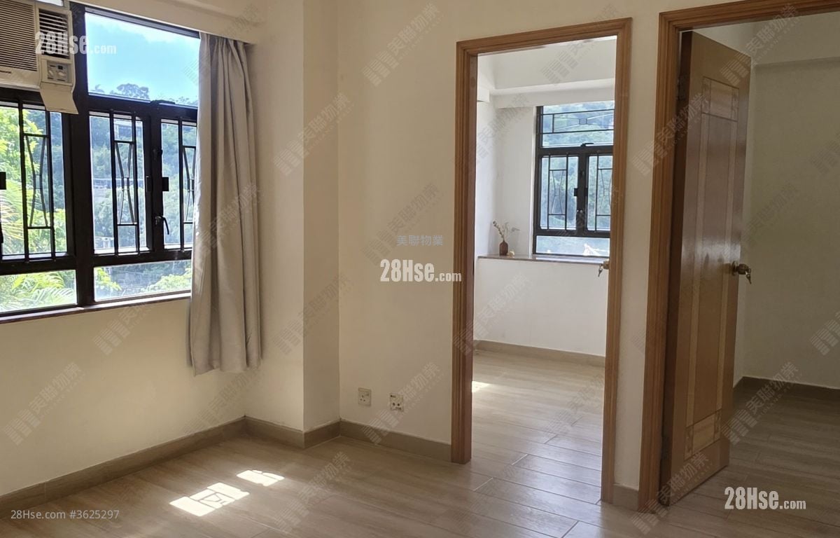 Wai Wah Centre Rental 2 Bedrooms , 1 Bathroom 358 ft² ( 33.3 m² )