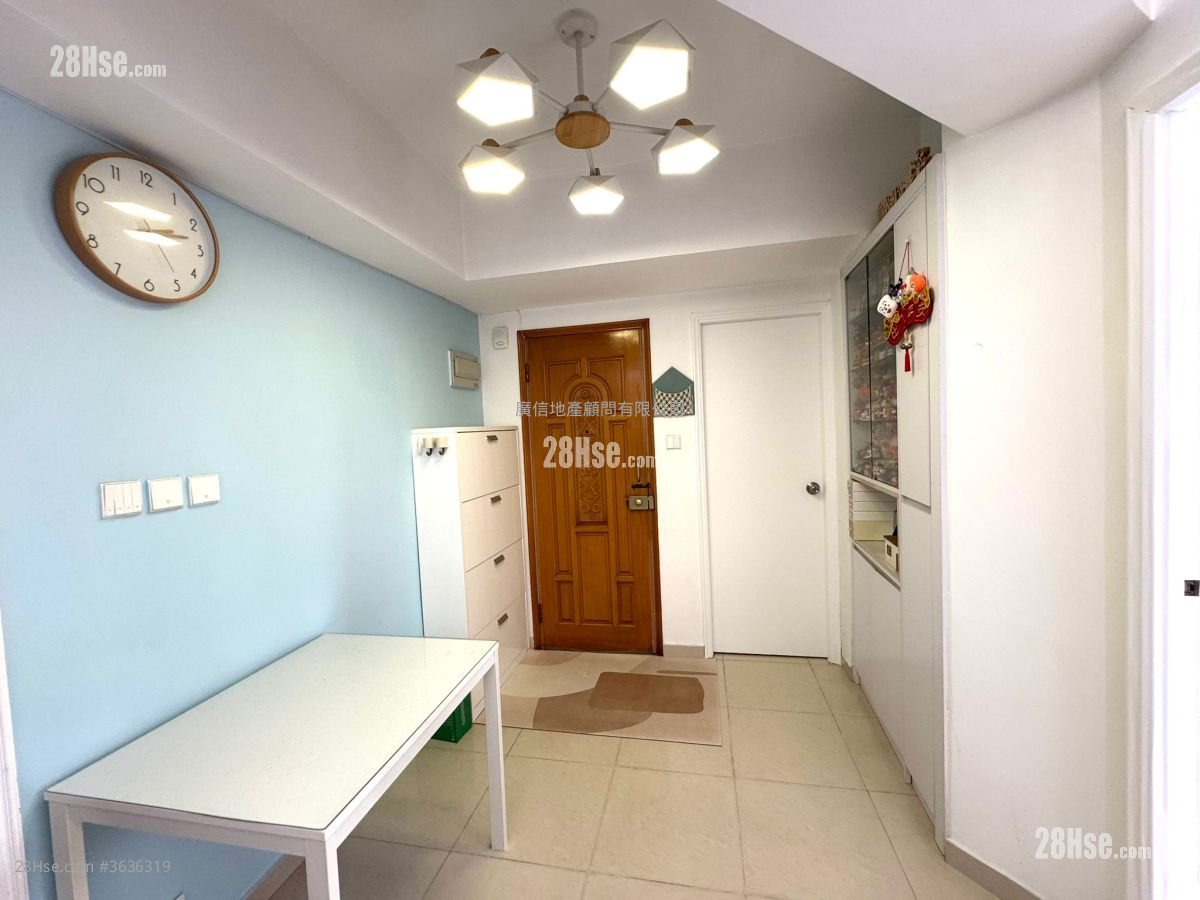Po Hing Building Sell 2 Bedrooms , 1 Bathroom 405 ft² ( 37.6 m² )