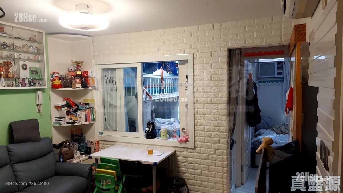 Lai Yan Court Sell 2 Bedrooms , 1 Bathroom 432 ft² ( 40.1 m² )