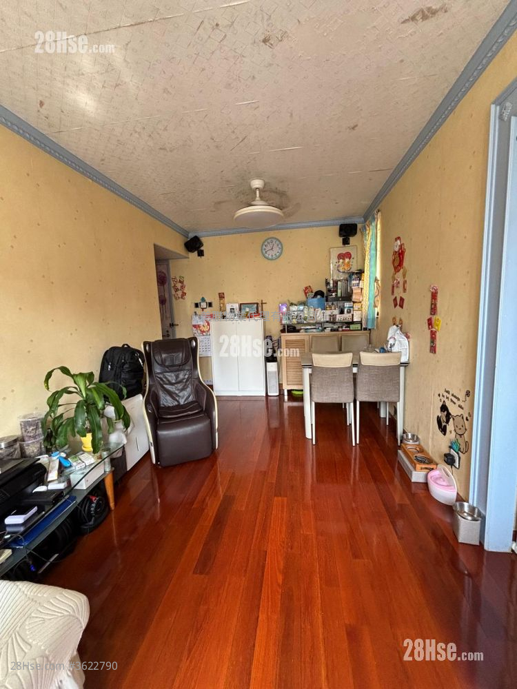 Wo Ming Court Sell 2 Bedrooms , 1 Bathroom 517 ft² ( 48.0 m² )