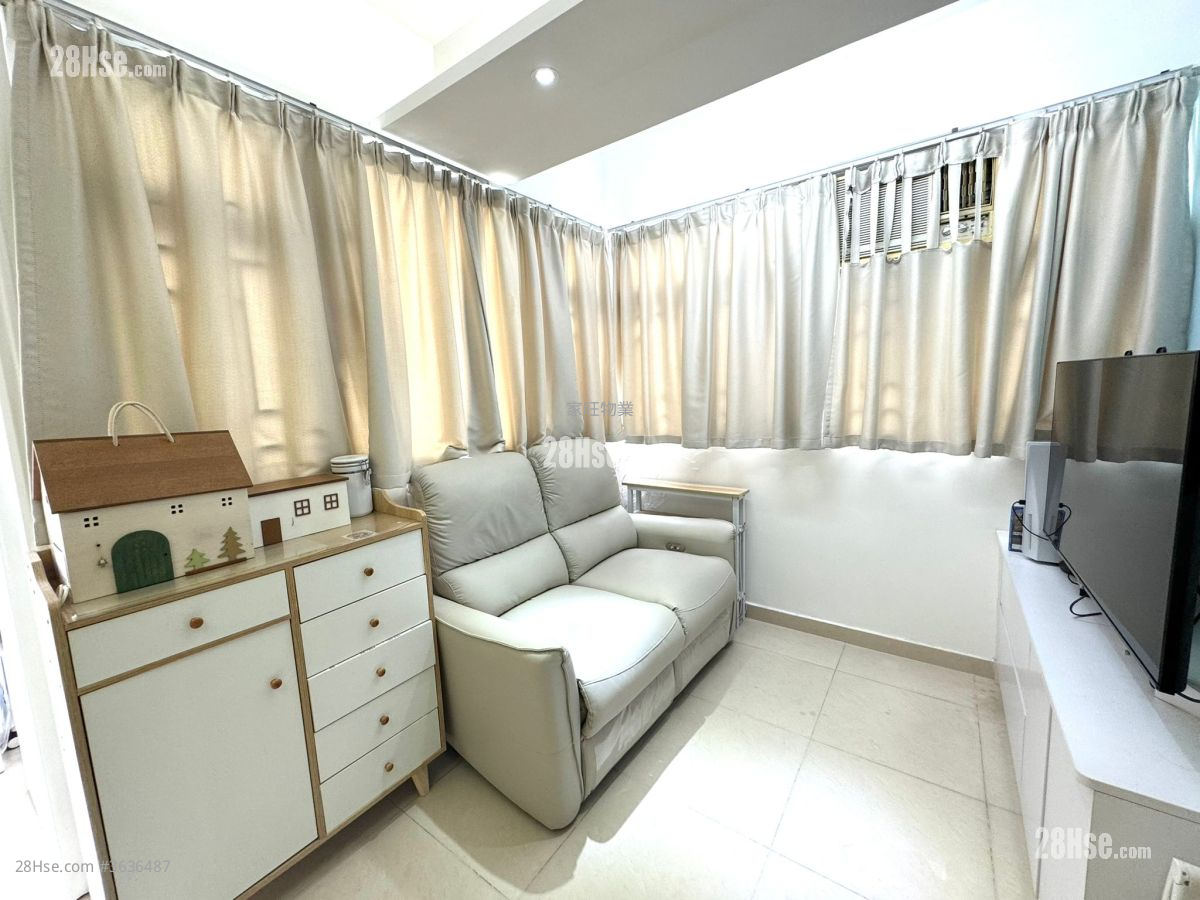Po Hing Building Sell 2 Bedrooms , 1 Bathroom 405 ft² ( 37.6 m² )