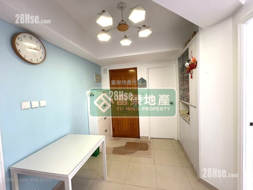 Po Hing Building Sell 2 Bedrooms , 1 Bathroom 405 ft² ( 37.6 m² )