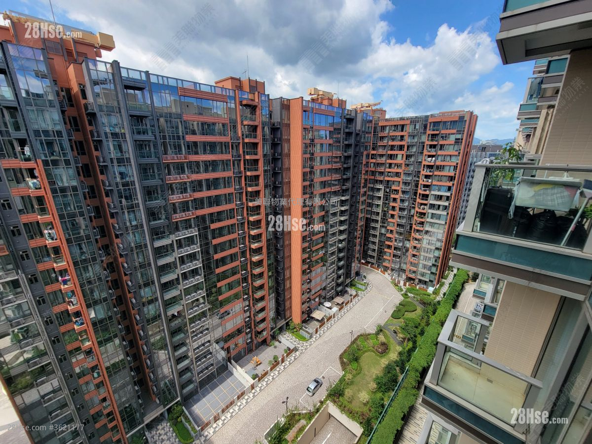 Mayfair By The Sea 8 Sell 3 Bedrooms , 2 Bathrooms 677 ft² ( 62.9 m² )