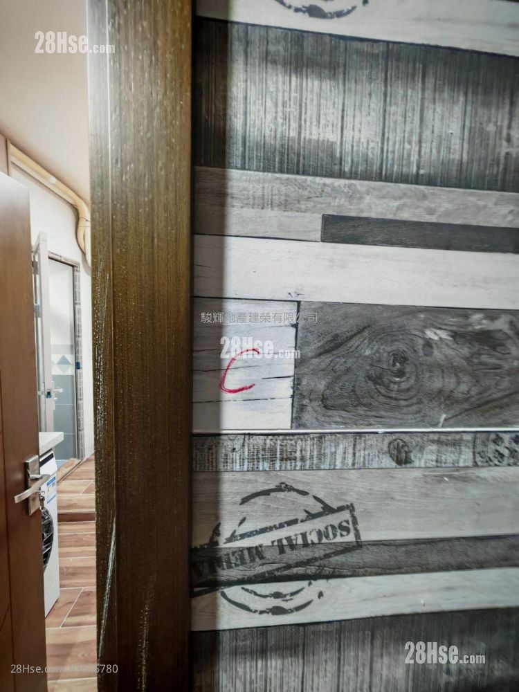 Man Ying Building Rental Studio 130 ft² ( 12.1 m² )