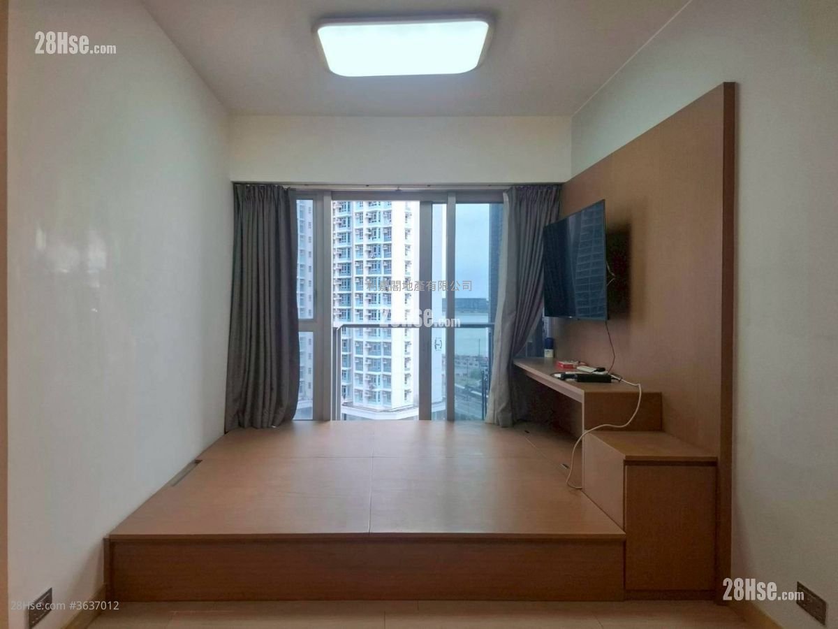 Century Link Rental 3 Bedrooms 572 ft² ( 53.1 m² )