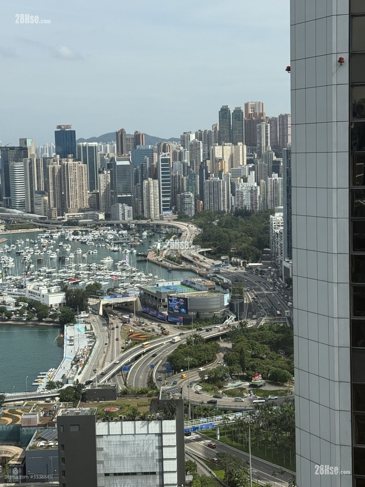 Causeway Centre Rental 325 ft² ( 30.2 m² )