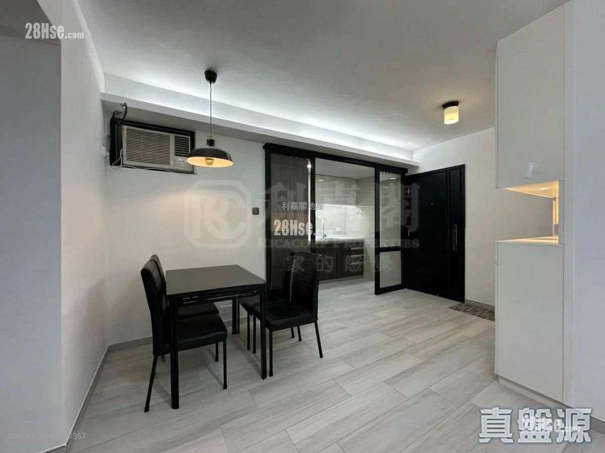 Tai Hing Gardens Sell 2 Bedrooms , 1 Bathroom 447 ft² ( 41.5 m² )