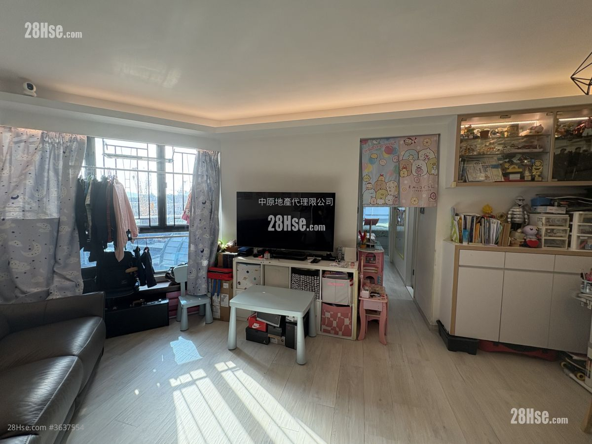 Park Royale Sell 3 Bedrooms 651 ft² ( 60.5 m² )
