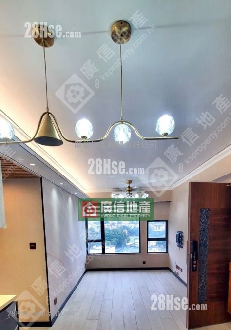 Foursquare Mansion Rental 2 Bedrooms , 1 Bathroom 563 ft² ( 52.3 m² )