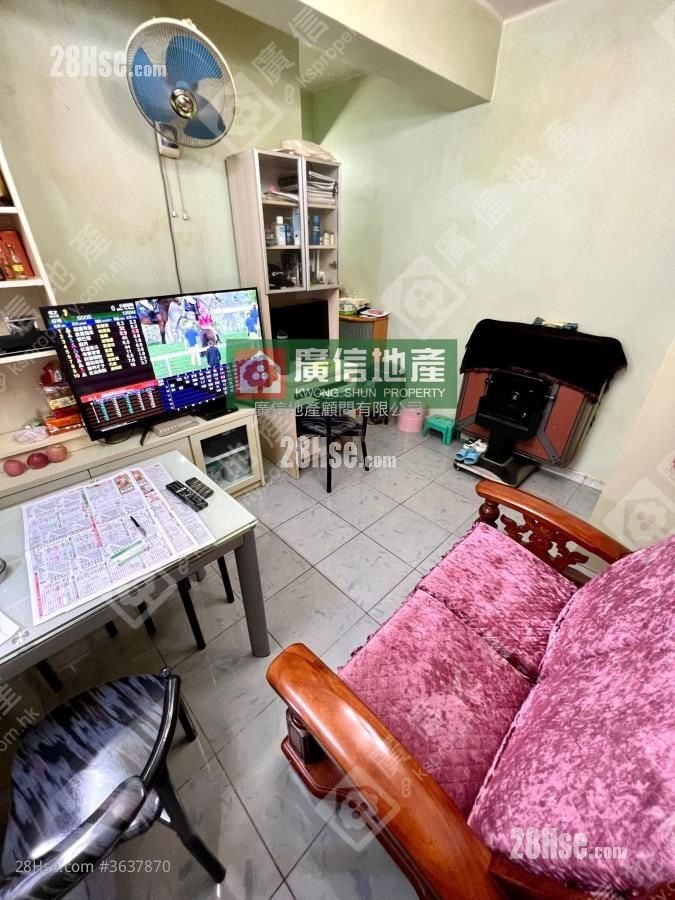 Chung Mei Building Sell 2 Bedrooms , 1 Bathroom 400 ft² ( 37.2 m² )
