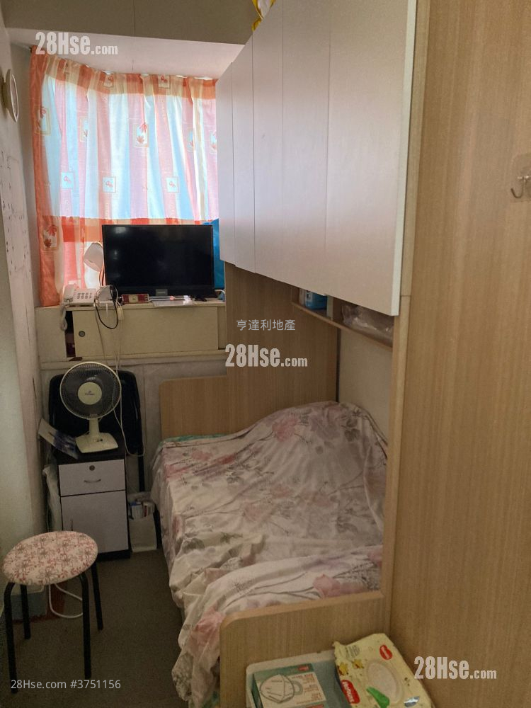 Tung Ho Building Sell 1 Bedroom , 1 Bathroom 220 ft² ( 20.4 m² )