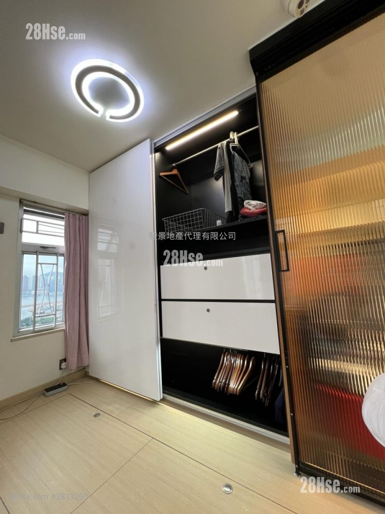 Dollar Building Sell 2 Bedrooms , 1 Bathroom 299 ft² ( 27.8 m² )