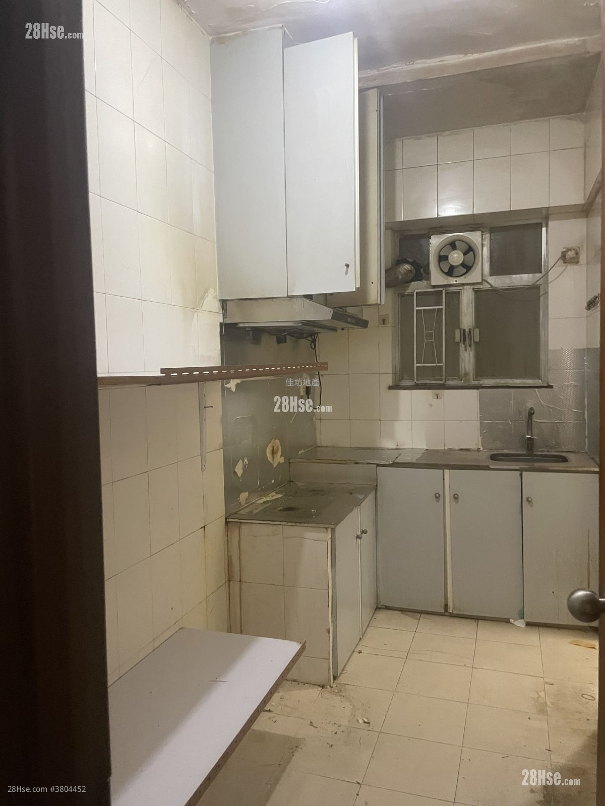 Metropole Building Rental 3 Bedrooms , 1 Bathroom 647 ft² ( 60.1 m² )