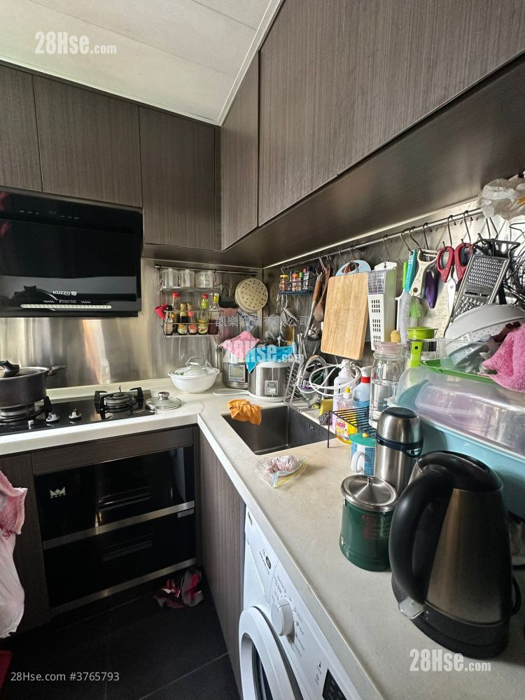 King Tai Court Sell 3 Bedrooms , 1 Bathroom 494 ft² ( 45.9 m² )