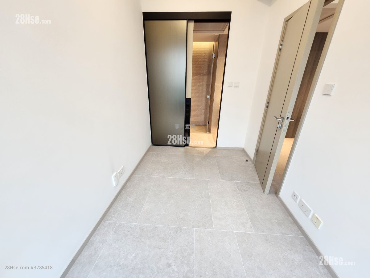 Prince Central Rental 1 Bedroom , 1 Bathroom 283 ft² ( 26.3 m² )