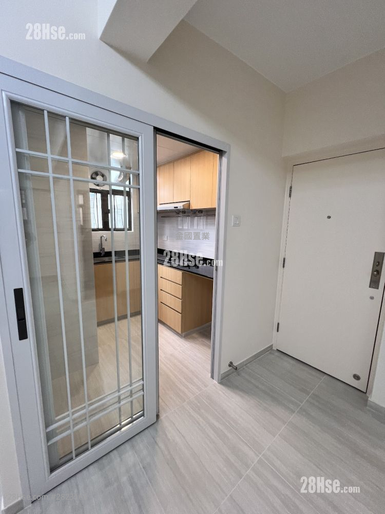 Diamond Court Rental 3 Bedrooms , 1 Bathroom 576 ft² ( 53.5 m² )