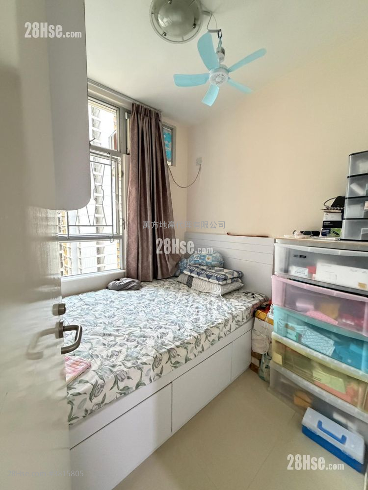 Yu Chui Court Sell 2 Bedrooms , 1 Bathroom 516 ft² ( 47.9 m² )