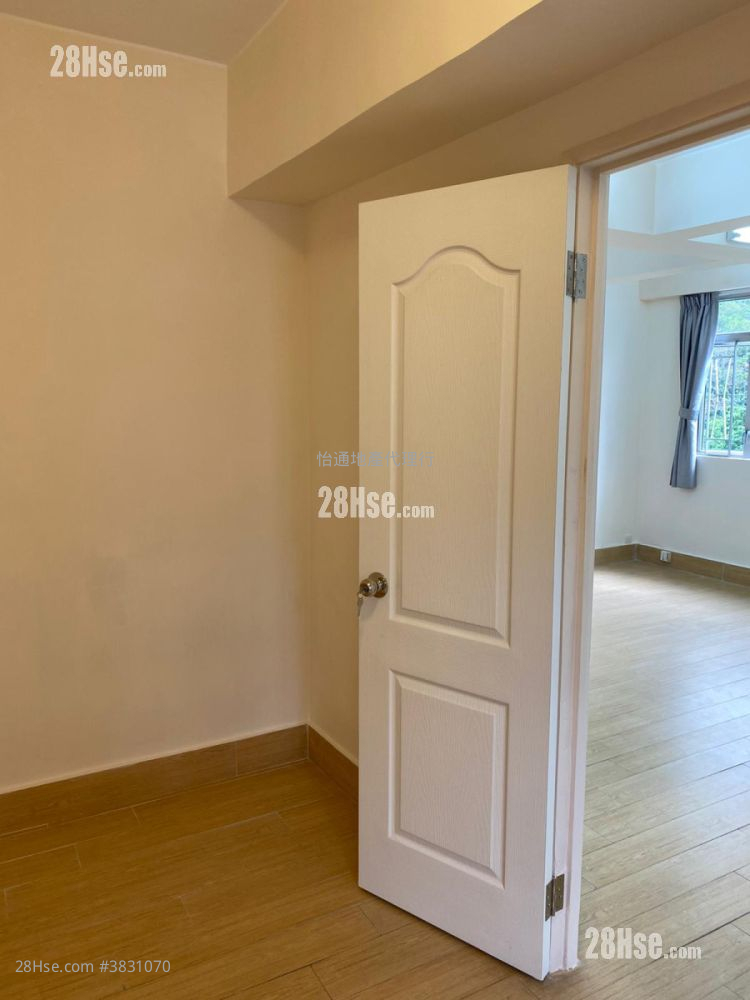 Tung On Building Sell 3 Bedrooms , 2 Bathrooms 591 ft² ( 54.9 m² )