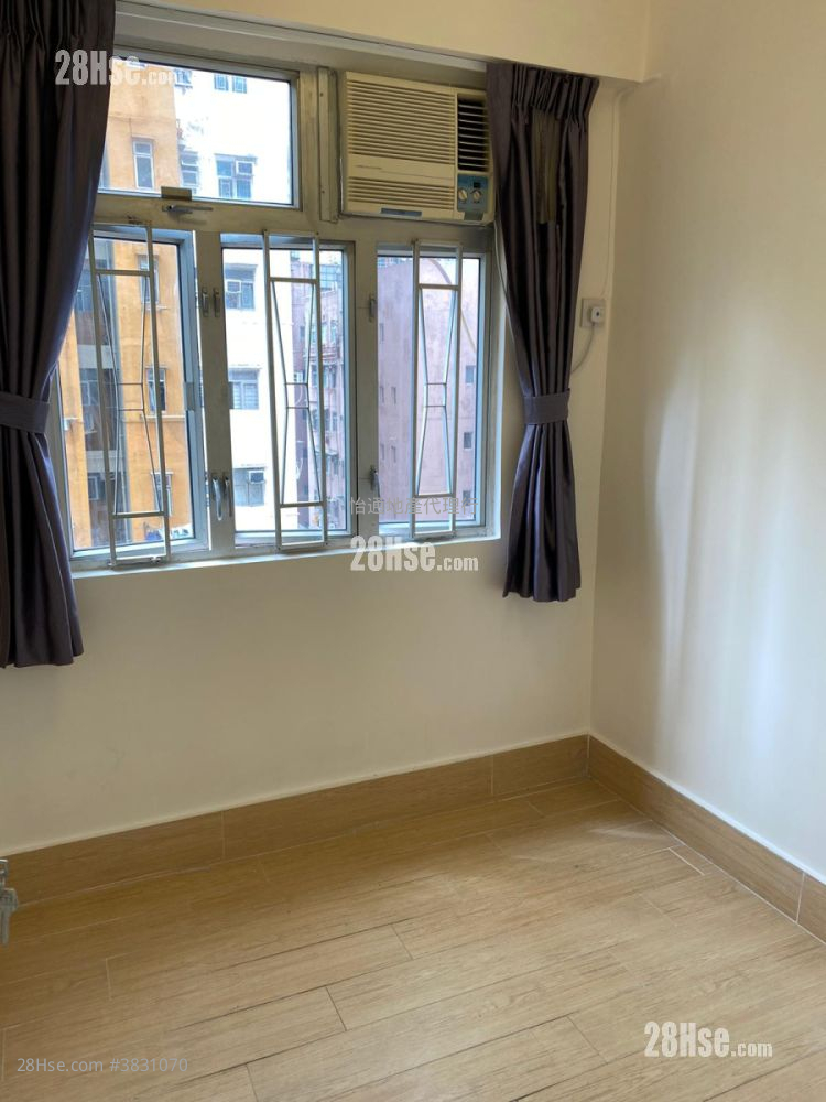 Tung On Building Sell 3 Bedrooms , 2 Bathrooms 591 ft² ( 54.9 m² )