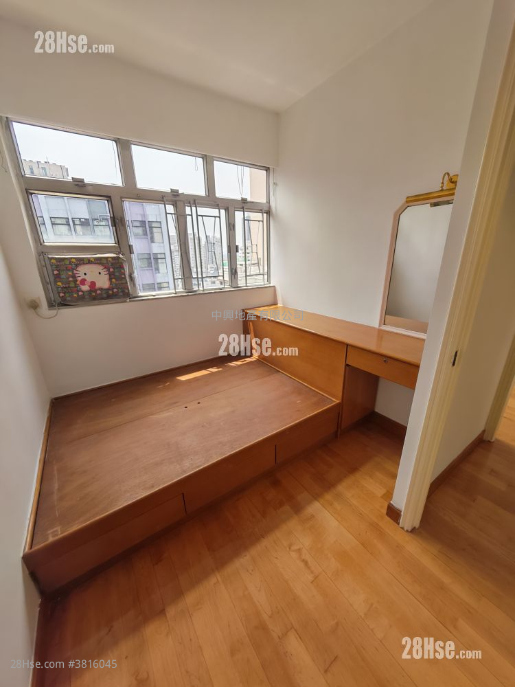 Pak Lok Building Rental 3 Bedrooms , 1 Bathroom 568 ft² ( 52.8 m² )