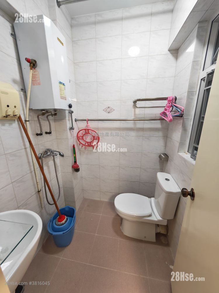 Pak Lok Building Rental 3 Bedrooms , 1 Bathroom 568 ft² ( 52.8 m² )