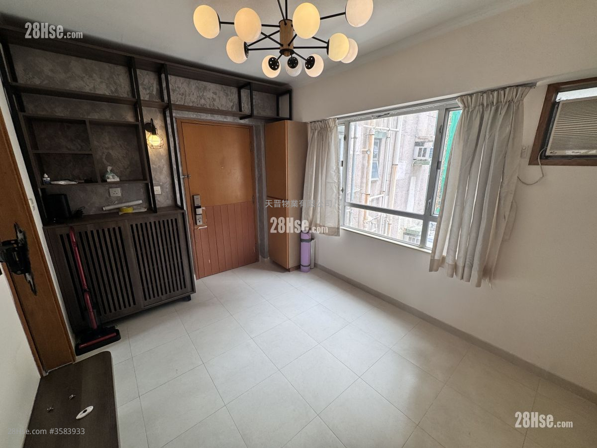 Honour Court Sell 2 Bedrooms , 1 Bathroom 318 ft² ( 29.5 m² )