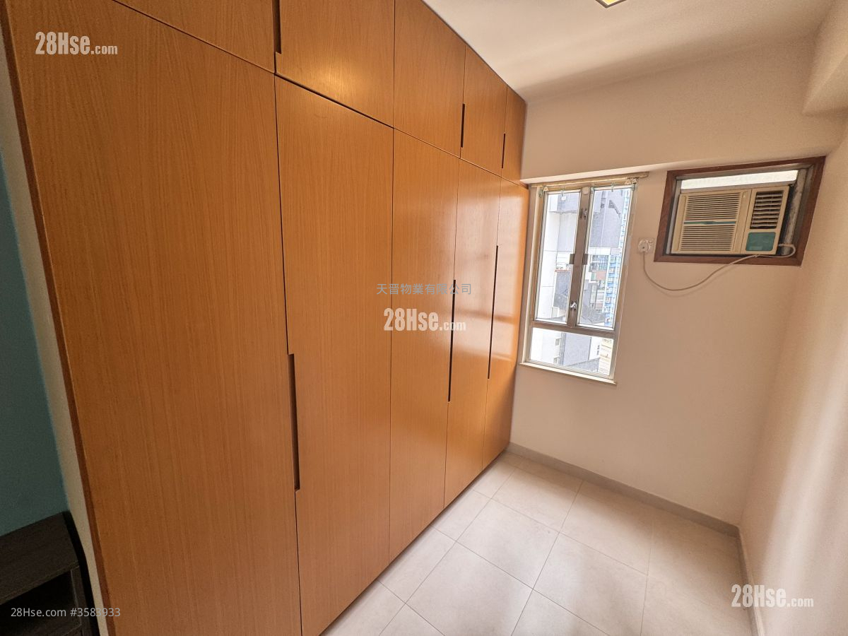 Honour Court Sell 2 Bedrooms , 1 Bathroom 318 ft² ( 29.5 m² )