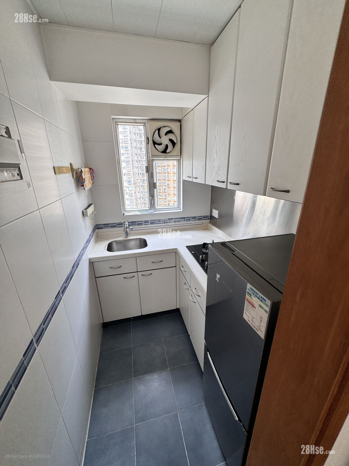 Honour Court Sell 2 Bedrooms , 1 Bathroom 318 ft² ( 29.5 m² )