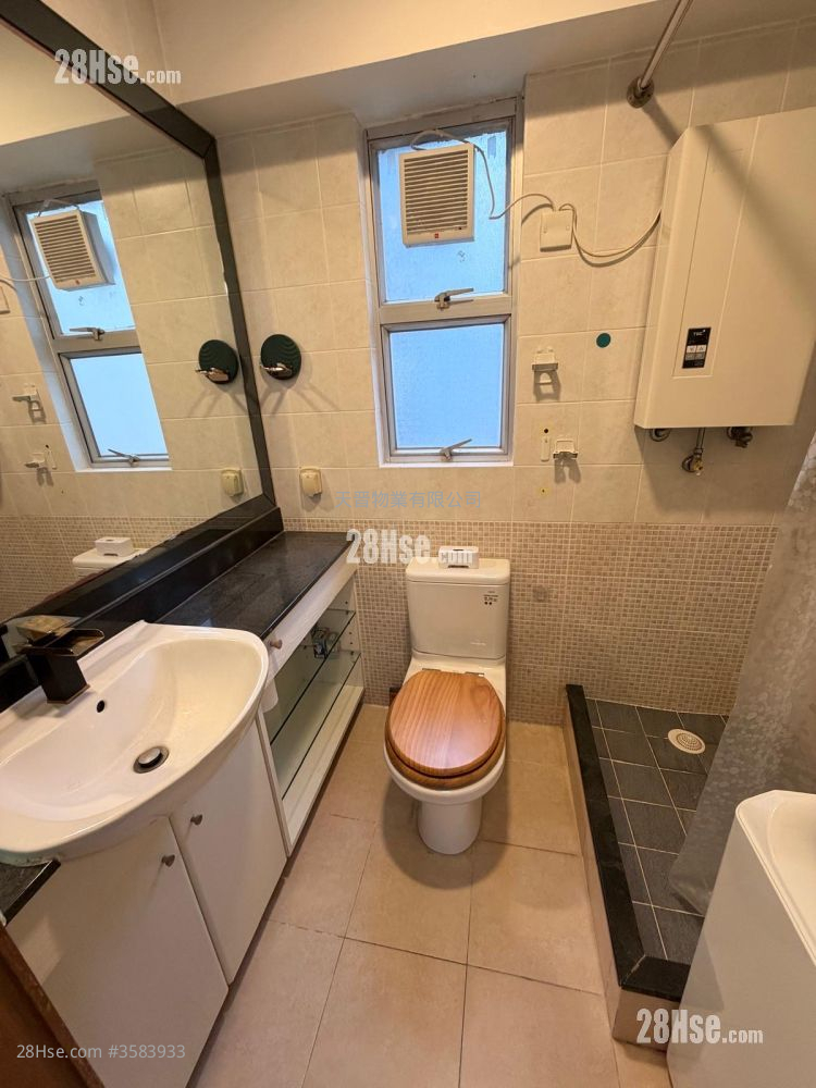 Honour Court Sell 2 Bedrooms , 1 Bathroom 318 ft² ( 29.5 m² )