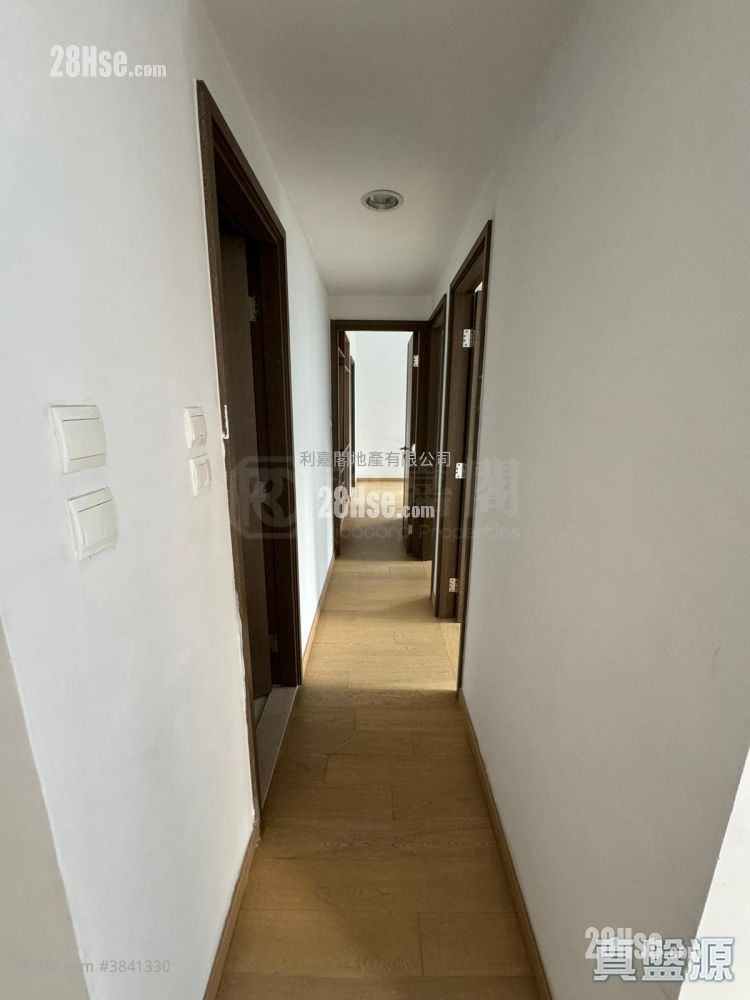 The Austin Sell 3 Bedrooms , 2 Bathrooms 1,002 ft² ( 93.1 m² )