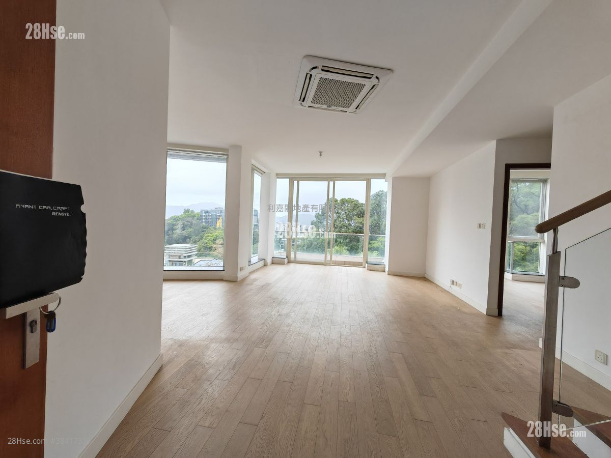 L'utopie Rental 4 Bedrooms , 2 Bathrooms 1,533 ft² ( 142.4 m² )