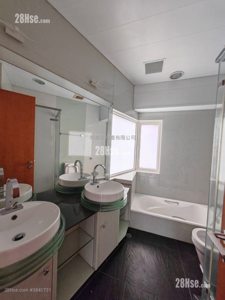 L'utopie Rental 4 Bedrooms , 2 Bathrooms 1,533 ft² ( 142.4 m² )