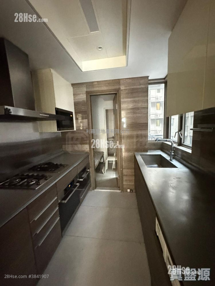 The Austin Sell 3 Bedrooms , 2 Bathrooms 1,002 ft² ( 93.1 m² )