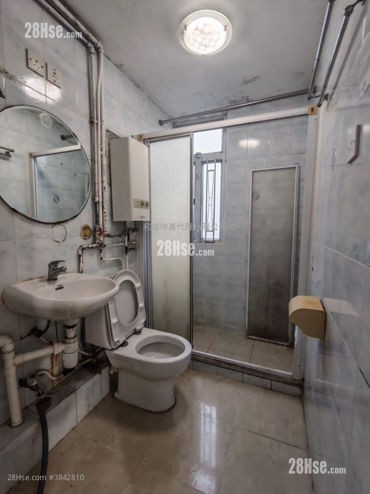 May Shing Court Sell 2 Bedrooms , 1 Bathroom 381 ft² ( 35.4 m² )