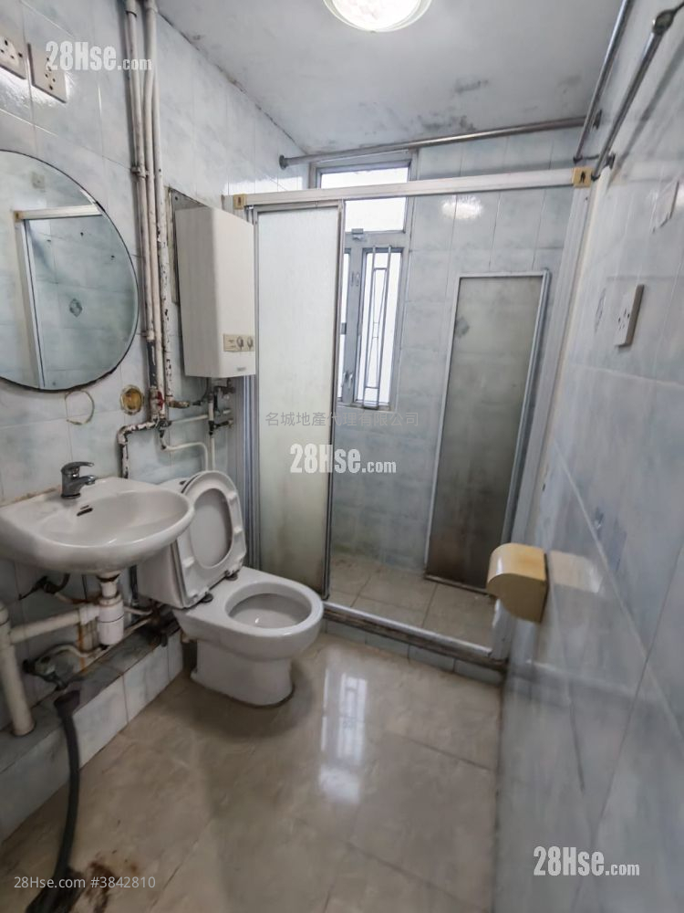May Shing Court Sell 2 Bedrooms , 1 Bathroom 381 ft² ( 35.4 m² )