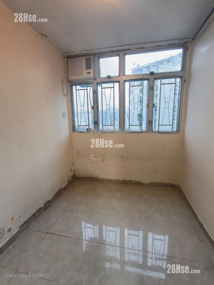 May Shing Court Sell 2 Bedrooms , 1 Bathroom 381 ft² ( 35.4 m² )