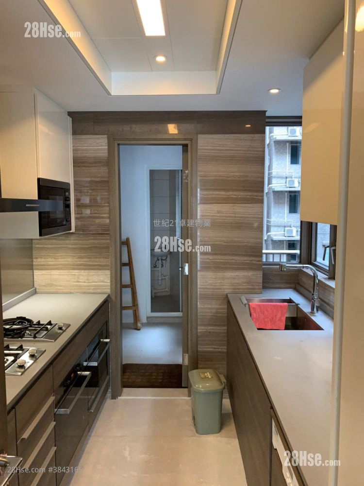 The Austin Sell 3 Bedrooms , 2 Bathrooms 1,002 ft² ( 93.1 m² )