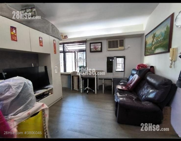 Charming Garden Sell 3 Bedrooms , 1 Bathroom 456 ft² ( 42.4 m² )