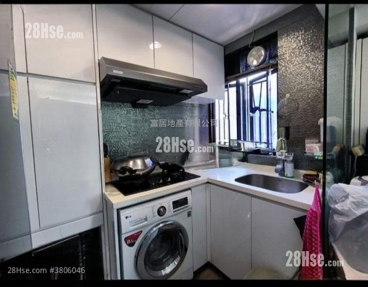 Charming Garden Sell 3 Bedrooms , 1 Bathroom 456 ft² ( 42.4 m² )