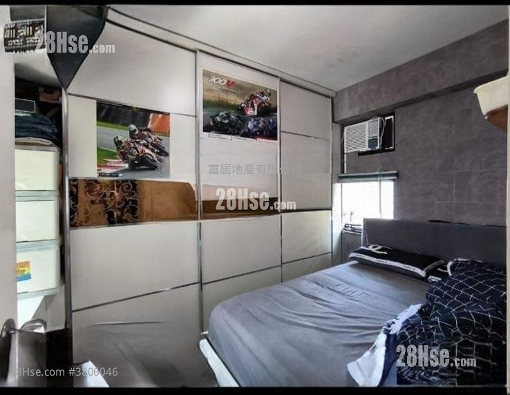 Charming Garden Sell 3 Bedrooms , 1 Bathroom 456 ft² ( 42.4 m² )