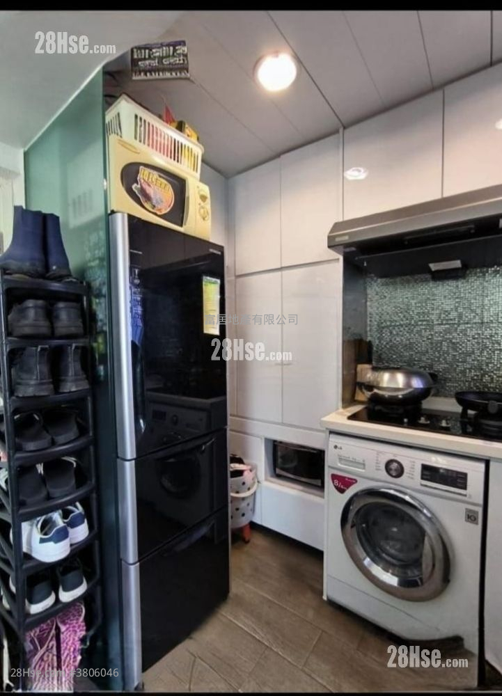 Charming Garden Sell 3 Bedrooms , 1 Bathroom 456 ft² ( 42.4 m² )